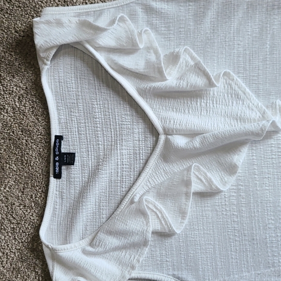 Sleeveless Ruffle - Picture 2 of 2